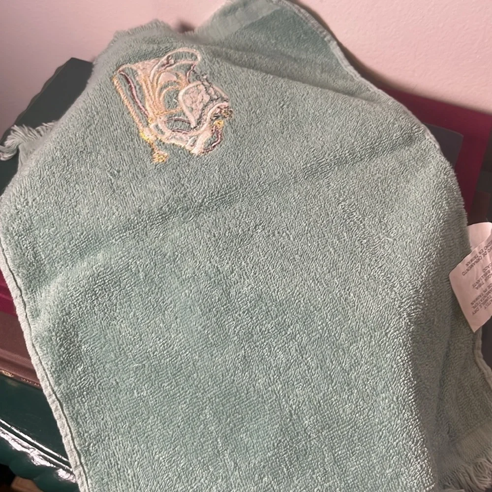 Vintage 1990s Christmas Velvet Green Embroidered Santa Claus Towels Set of 3 - Picture 12 of 14